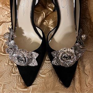SOLD OUTSIDE POSH-Stunning velvety pumps with silver roses